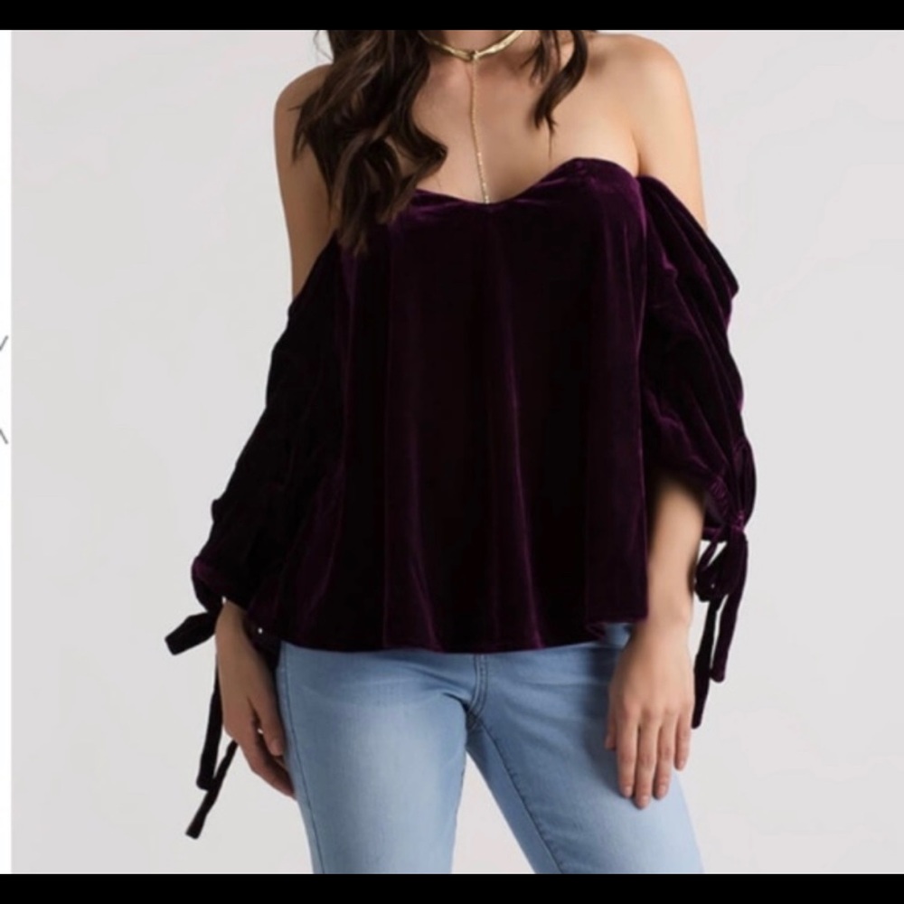 Velvet off Shoulder tip